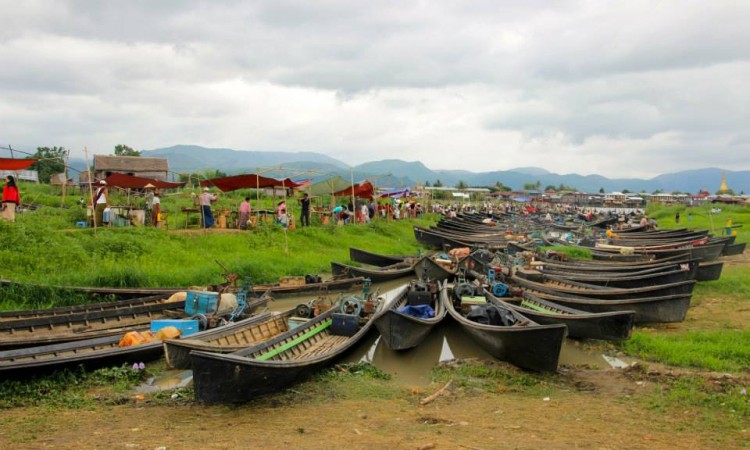 Marché itinérant - Lac Inle - Birmanie