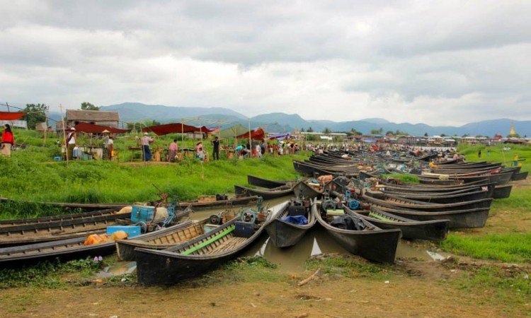 Marché itinérant - Lac Inle - Birmanie