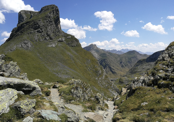 Pic du midi d'Ossau dans les pyrénées pendant la randonnée